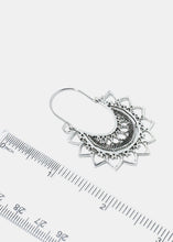 Load image into Gallery viewer, Vintage Spikey Detailed Earrings
