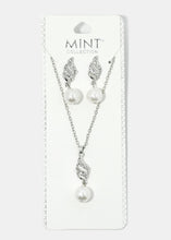 Load image into Gallery viewer, Pearl &amp; Rhinestone Necklace Set
